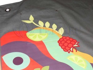 Яркая печать на фартуке