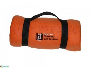 Вышивка на пледе в ремнях