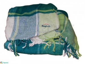 Вышивка на шерстяном пледе