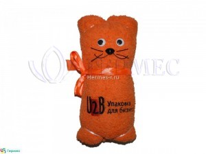 машинная вышивка на фигурке-полотенце