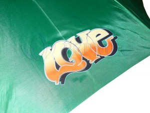 Печать логотипа на куполе зонта