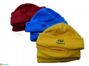 машинная вышивка на флисовых шапках